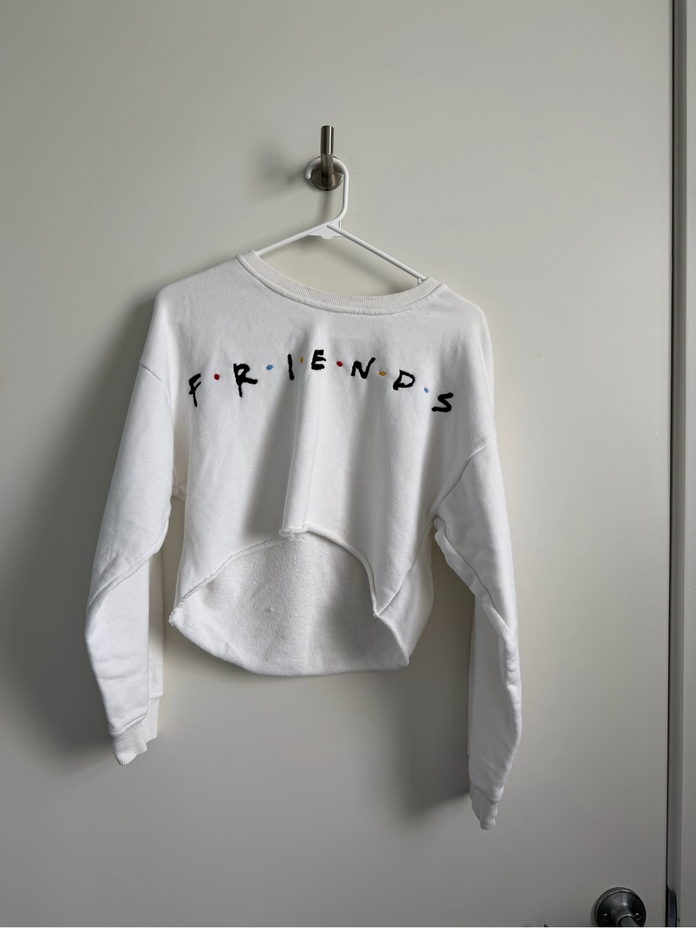 FRIENDS White Cropped Crewneck Sweatshirt with Multicolor Dot Accents